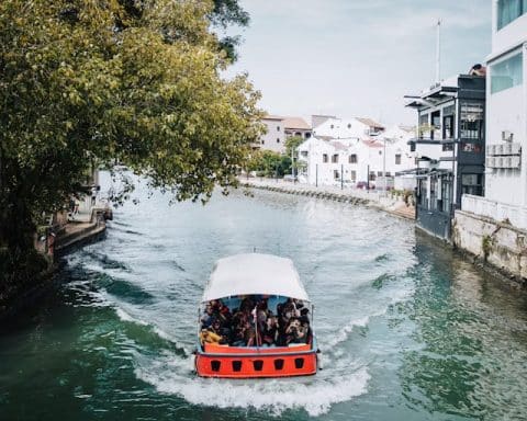 Tourists discover awe-inspiring sights along the Melaka river