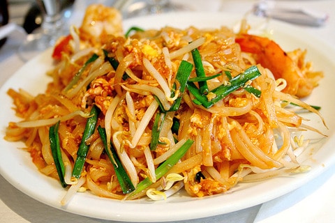 Easily the most popular of dishes in Thailand and Koh Samui, Pad Thai is a favourite with westerners around the world due to it’s low chilli factor and slightly sweet delicious nooodley goodness!